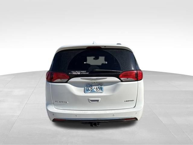 Used 2017 Chrysler Pacifica Limited w/ UConnect Theater Package FWD image 4