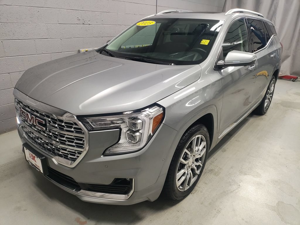 Used 2023 GMC Terrain Denali w/ Denali Premium Package AWD/4WD image 17