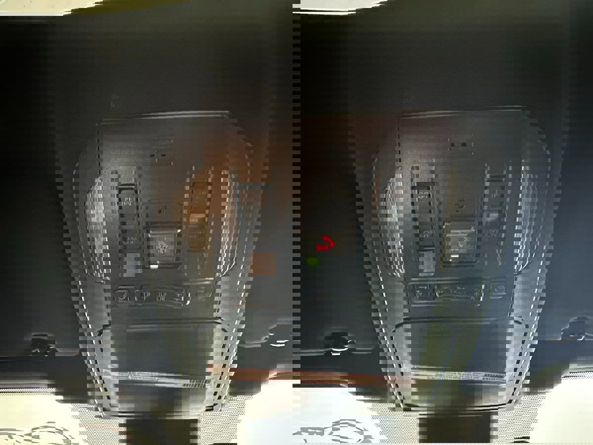 Used 2022 Toyota Highlander XSE image 43