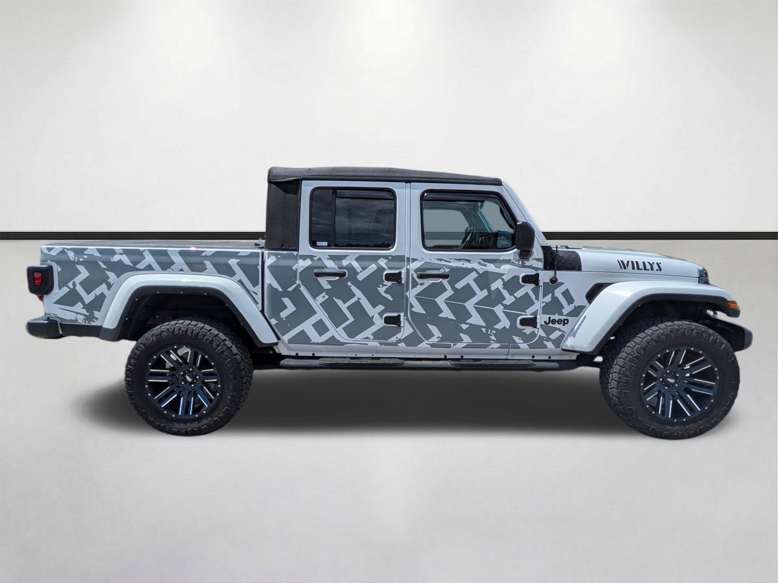 Used 2021 Jeep Gladiator Sport AWD/4WD image 3