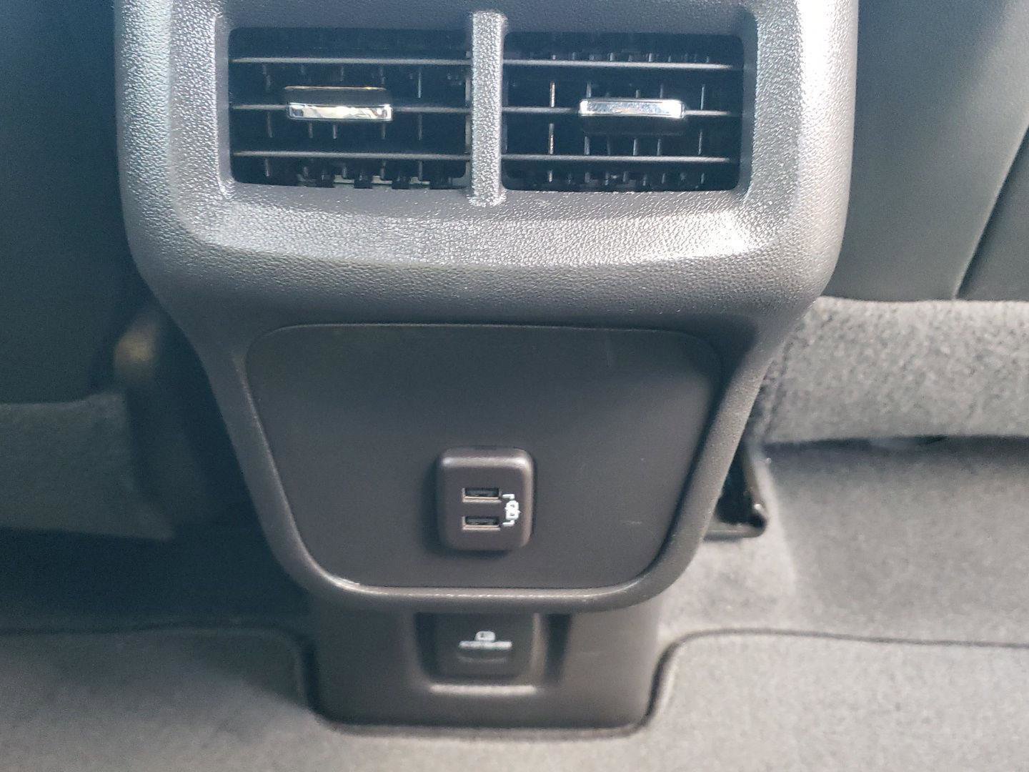 Used 2023 Chevrolet Equinox Premier image 14