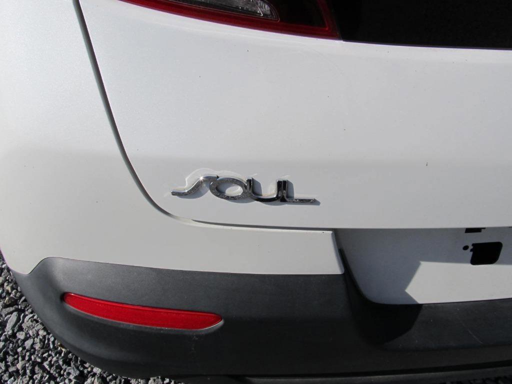 Used 2020 Kia Soul LX image 12