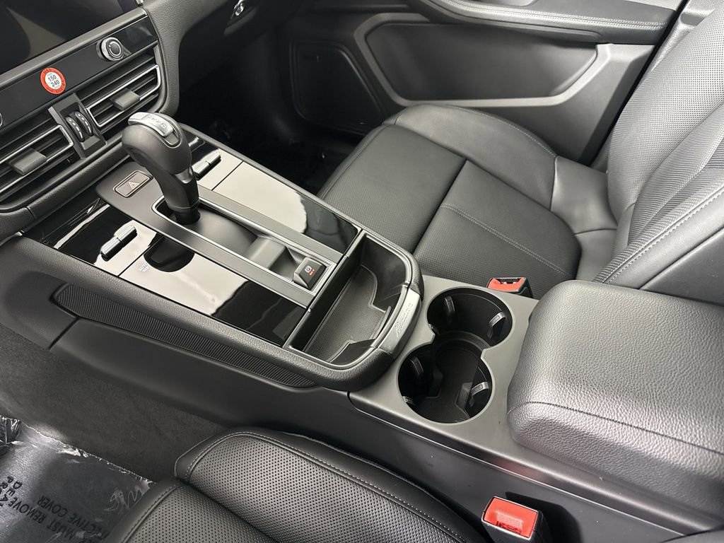 Certified 2025 Porsche Macan image 32