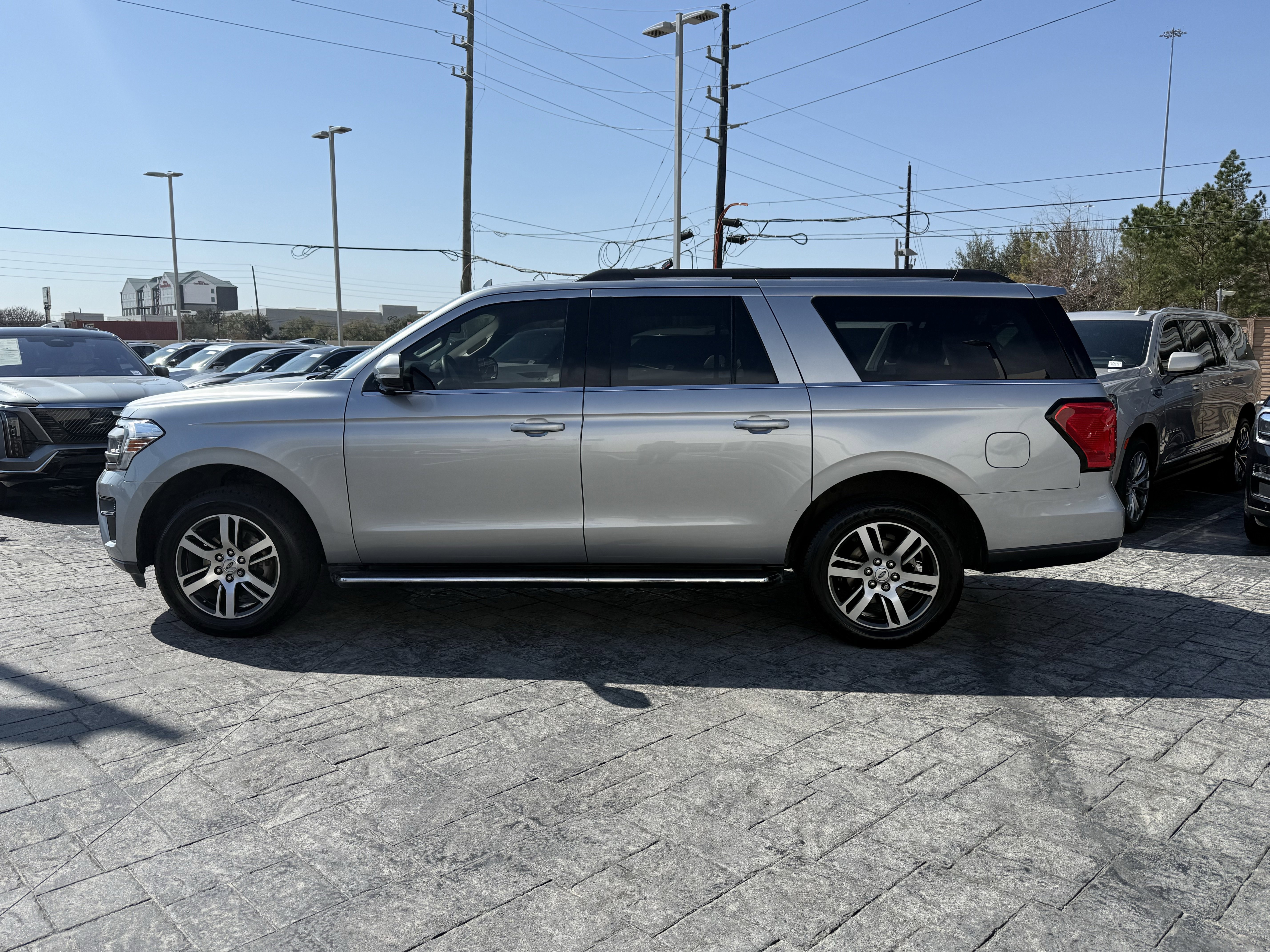 Used 2022 Ford Expedition Max XLT image 4