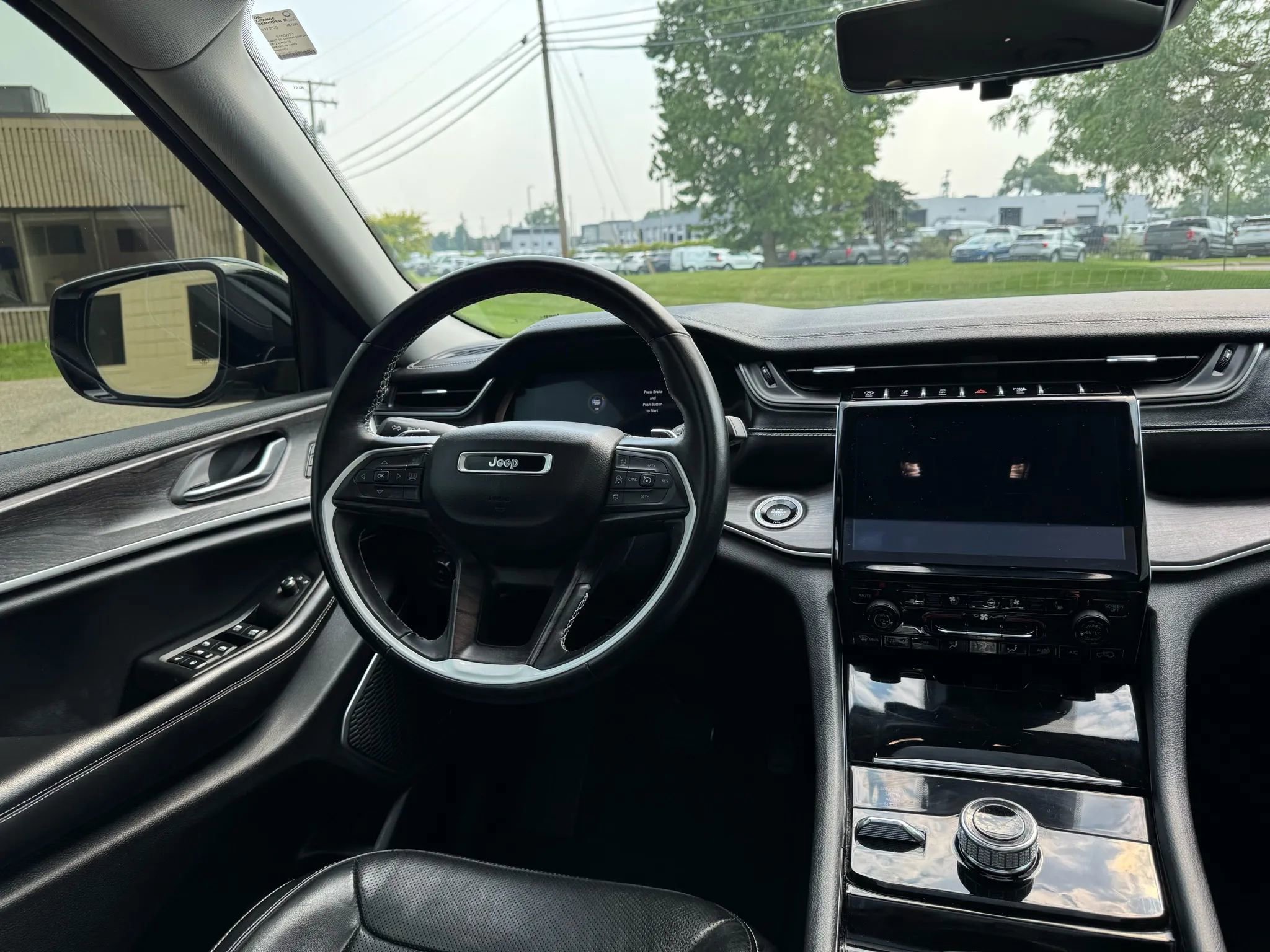 Used 2021 Jeep Grand Cherokee L Limited w/ Luxury Tech Group II image 16