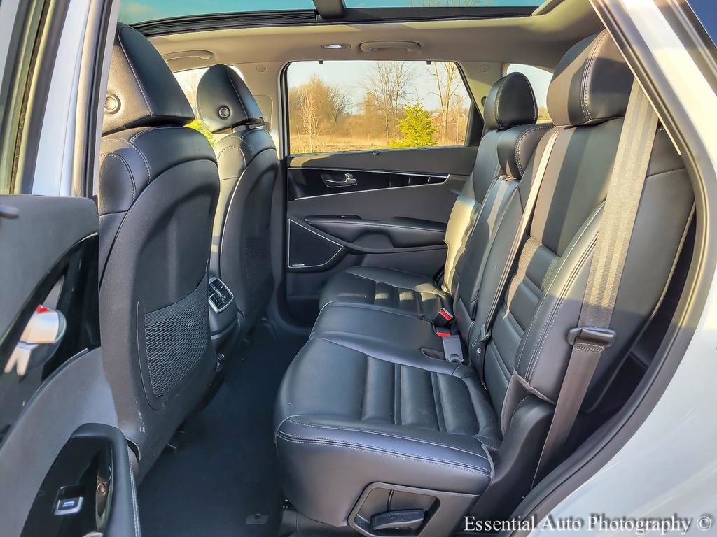 Used 2019 Kia Sorento SX image 11