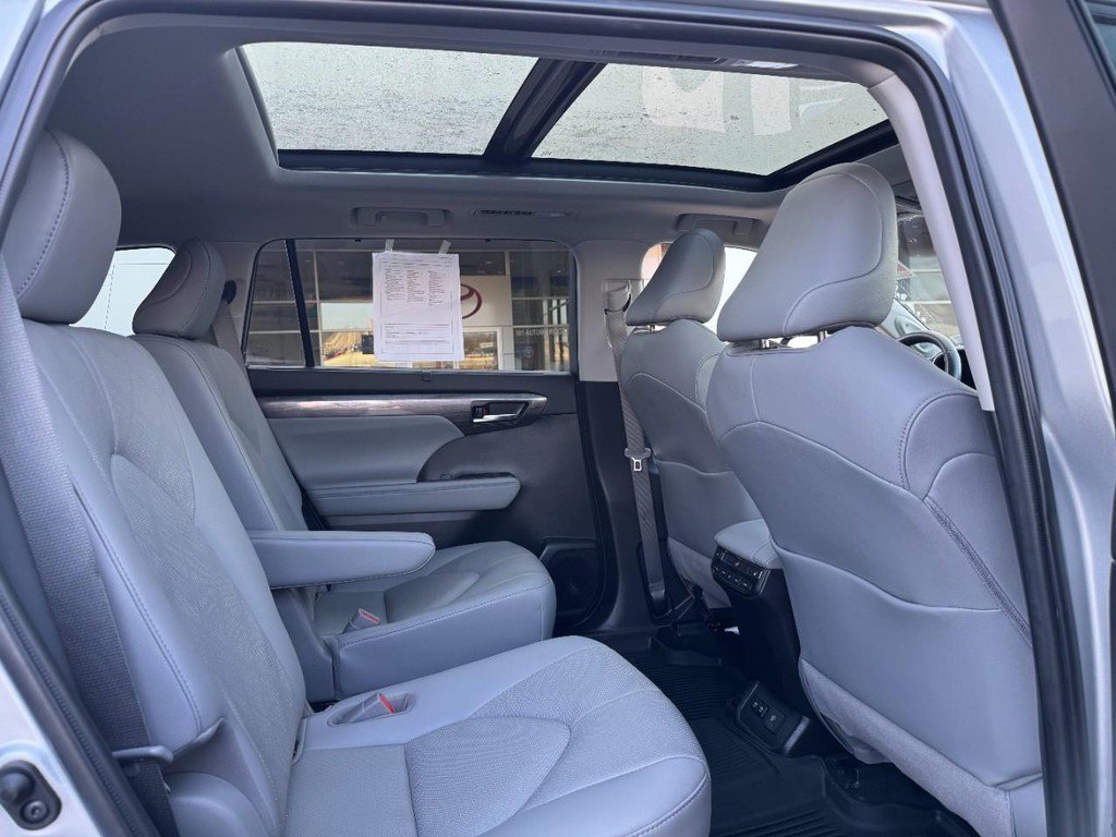 Certified 2020 Toyota Highlander Platinum AWD/4WD image 10