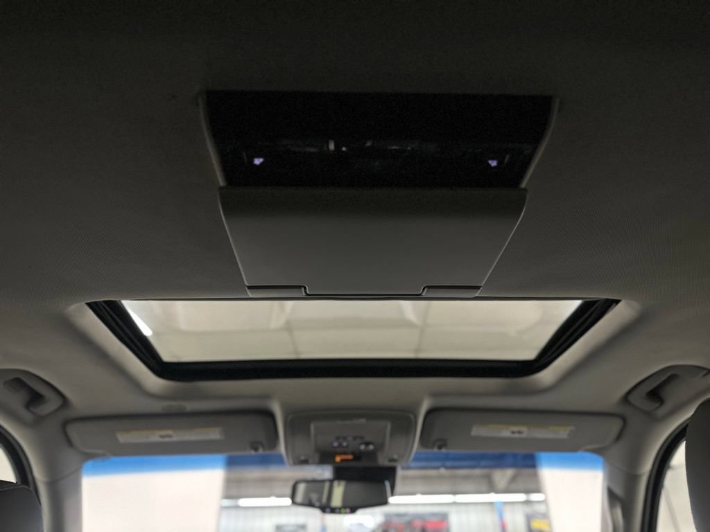 Used 2015 Chevrolet Suburban LTZ RWD image 25