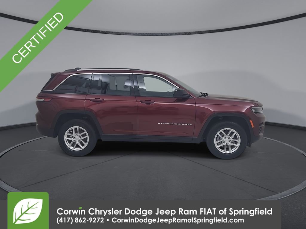 Used 2023 Jeep Grand Cherokee Laredo AWD/4WD image 17
