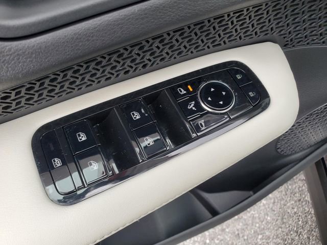 Certified 2023 Nissan Ariya FWD image 18