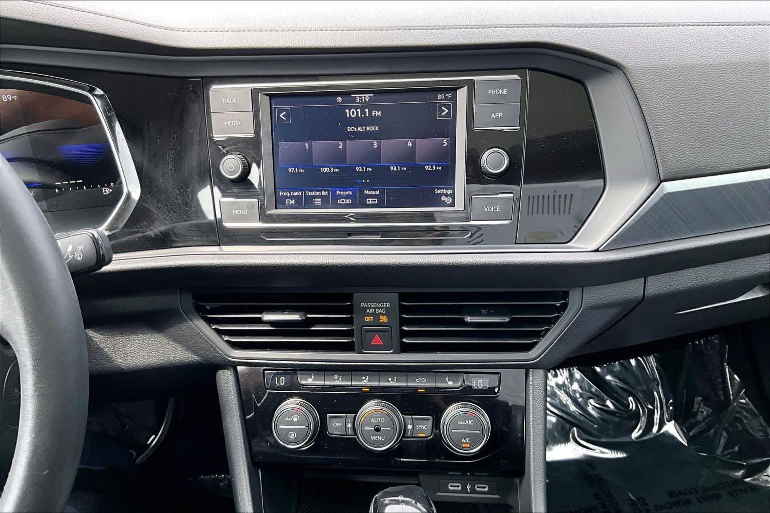 Used 2023 Volkswagen Jetta SE FWD image 36