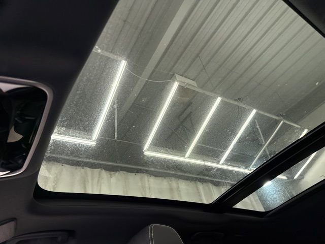 Used 2023 Land Rover Range Rover Velar HST AWD/4WD image 32