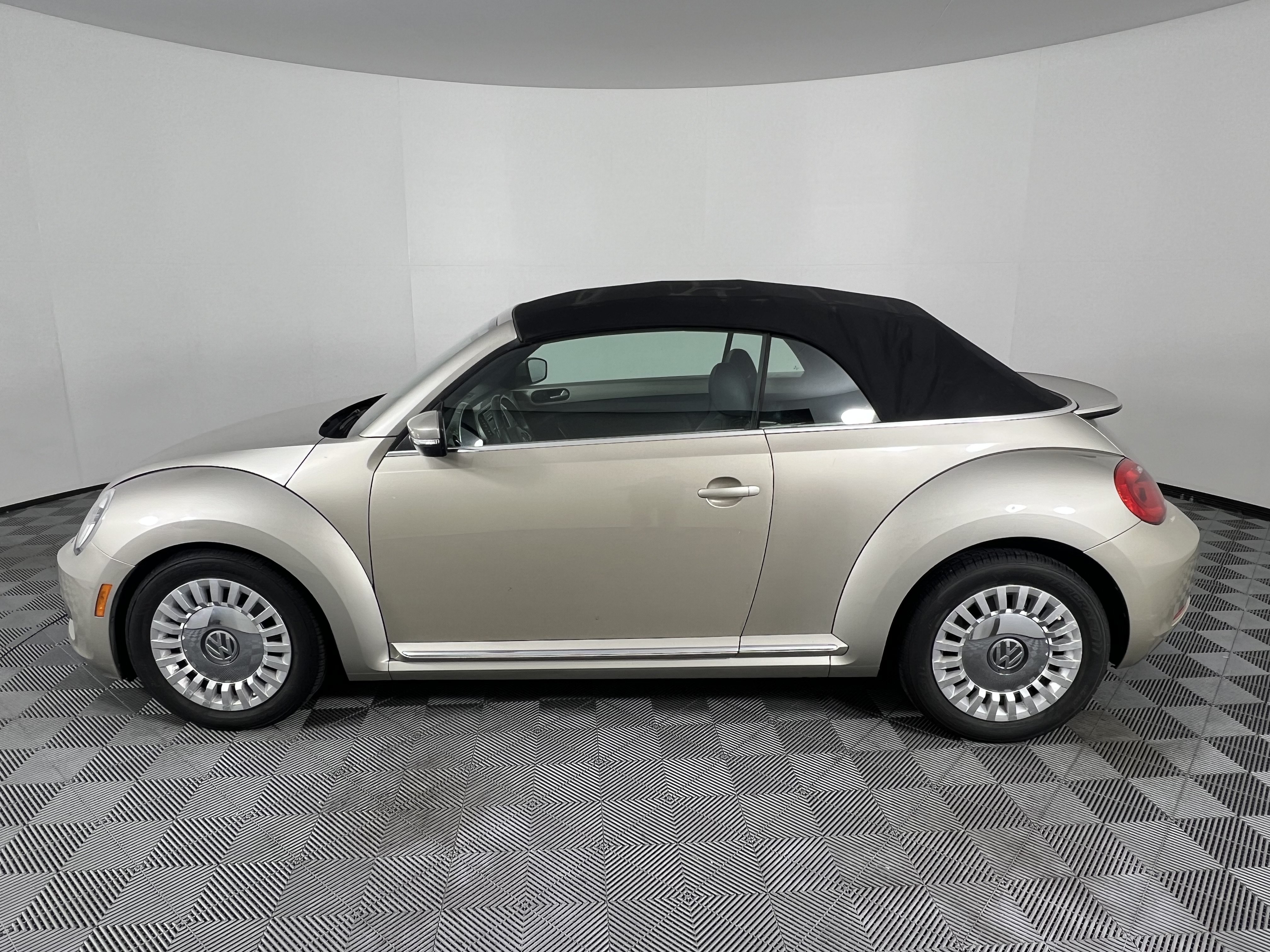 Used 2015 Volkswagen Beetle 1.8T FWD image 12