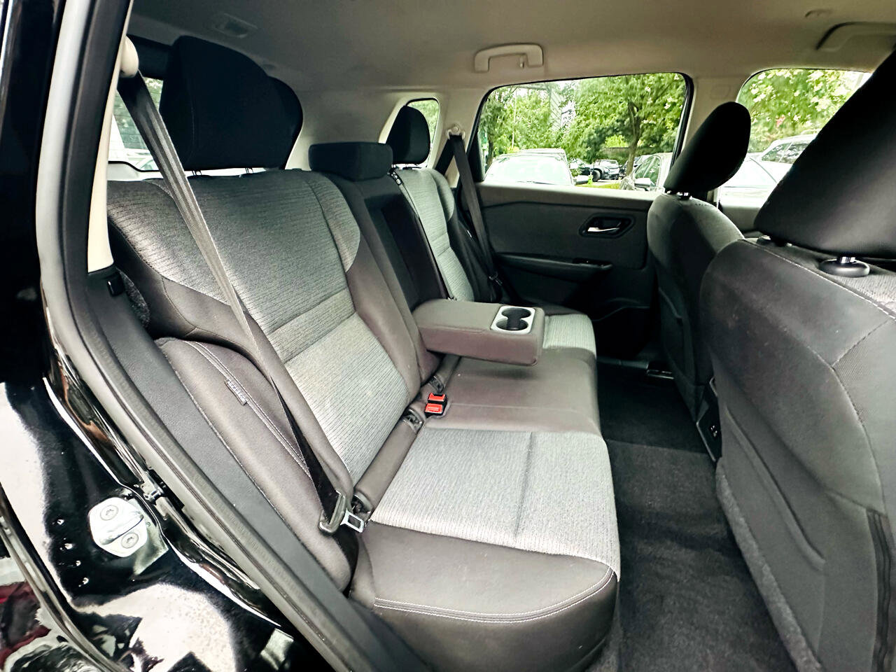 Used 2022 Nissan Rogue SV image 34