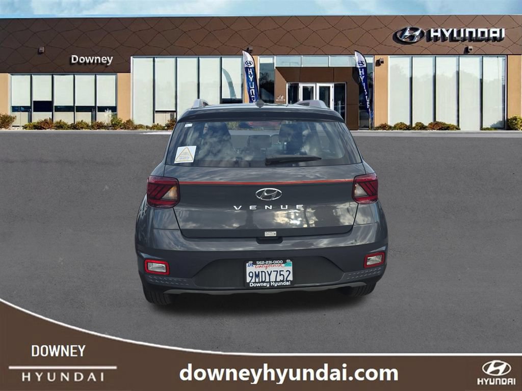 Used 2024 Hyundai Venue Limited FWD image 4