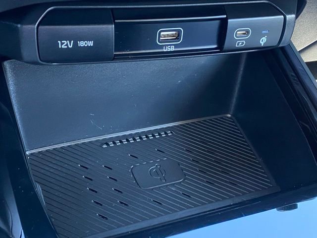 Used 2024 Kia Niro EX Touring image 18