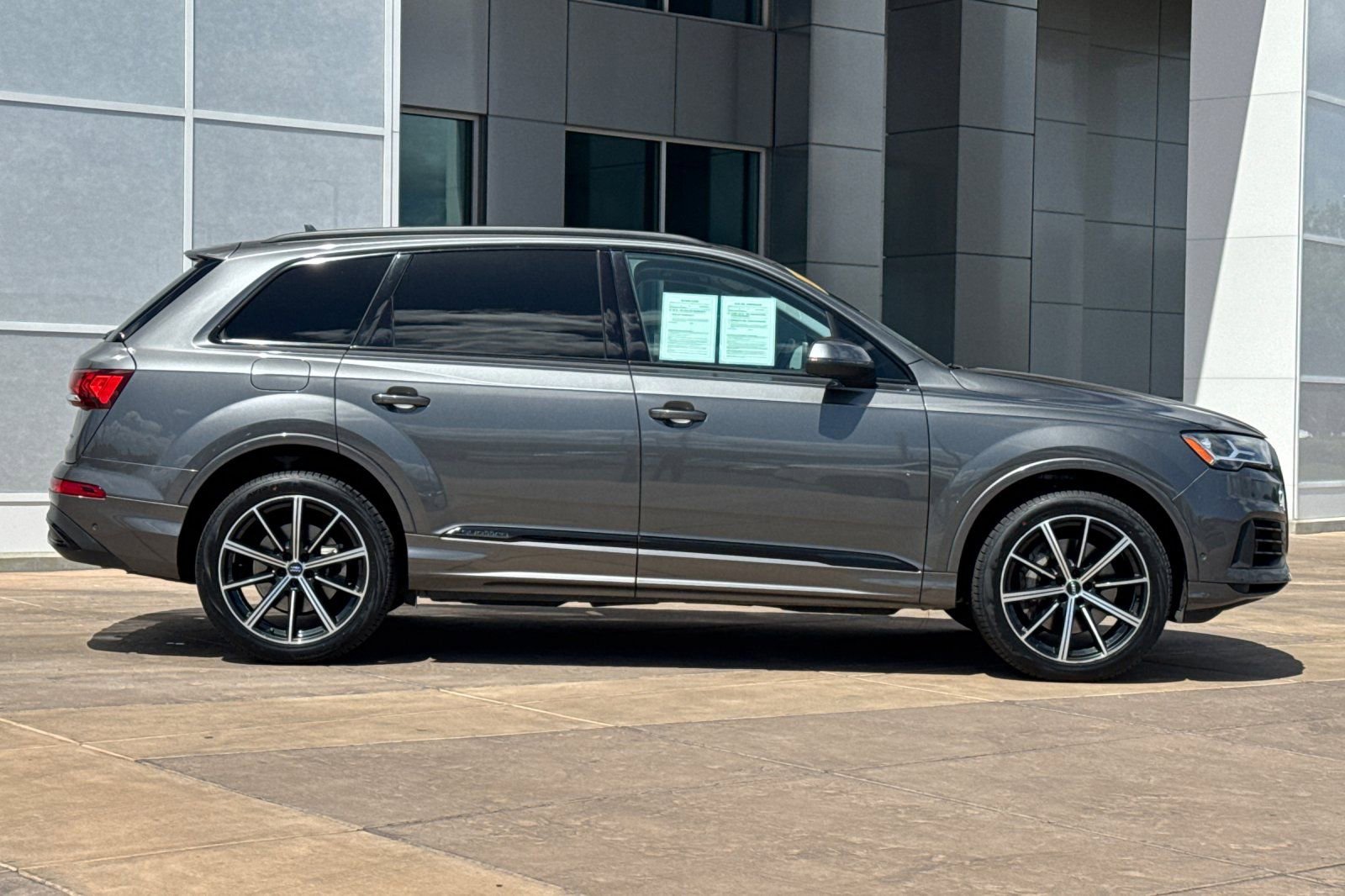 Used 2021 Audi Q7 3.0T Premium Plus w/ Premium Plus Package AWD/4WD image 3