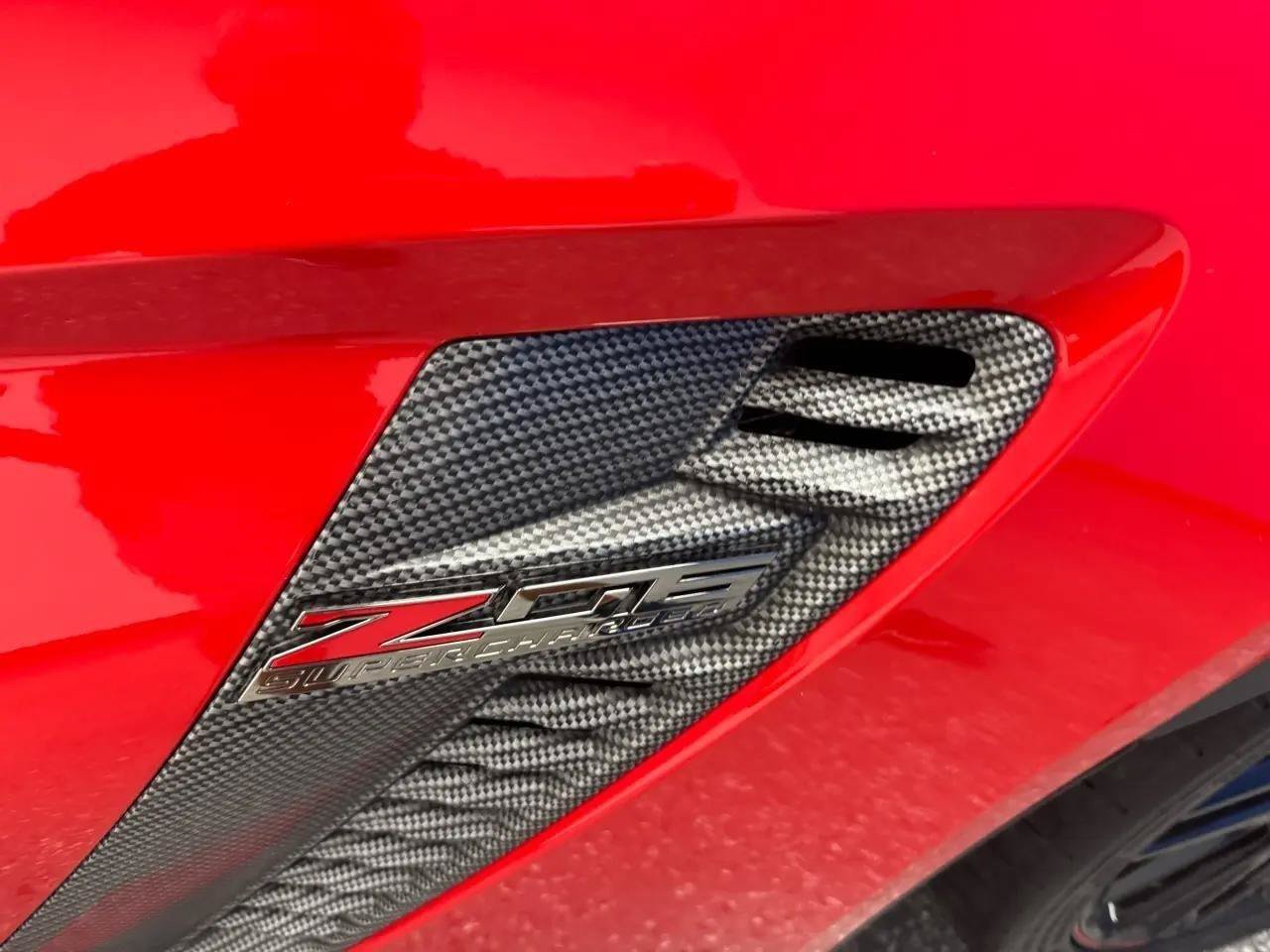 Used 2015 Chevrolet Corvette Z06 w/ 3LZ Preferred Equipment Group RWD image 37