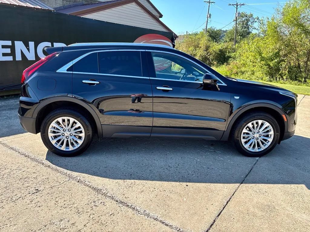 Used 2024 Cadillac XT4 Luxury w/ Cold Weather Package AWD/4WD image 9
