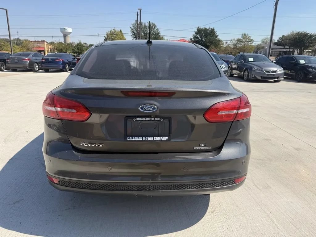 Used 2016 Ford Focus SE w/ Equipment Group 201A FWD image 8