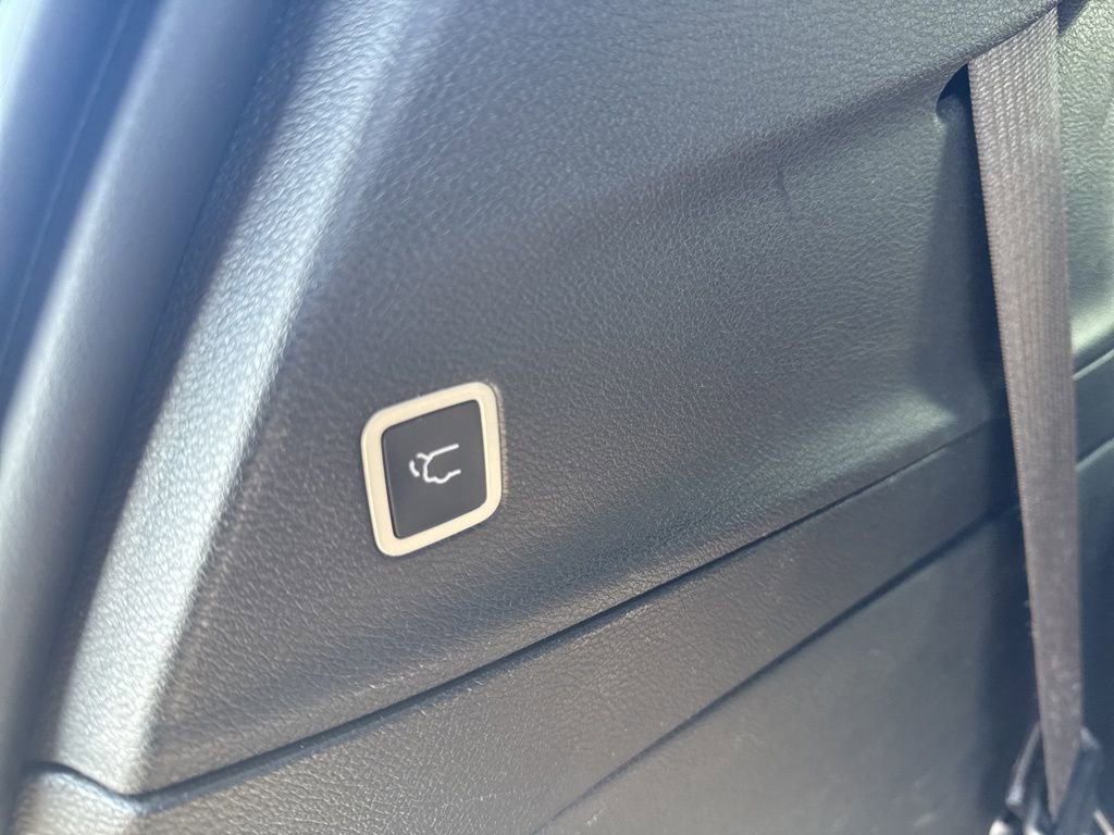 Used 2025 Chrysler Pacifica Limited image 48