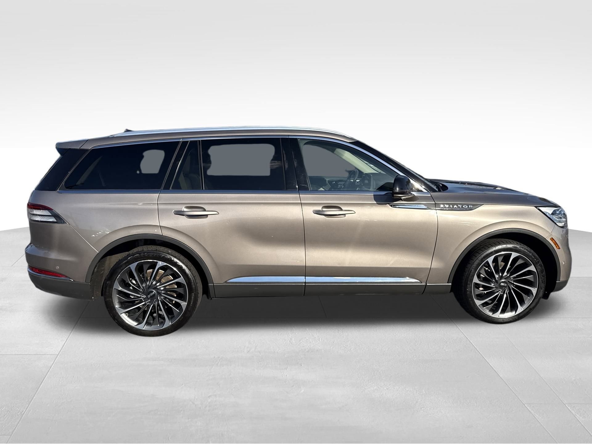Used 2021 Lincoln Aviator Reserve w/ Equipment Group 202A image 9