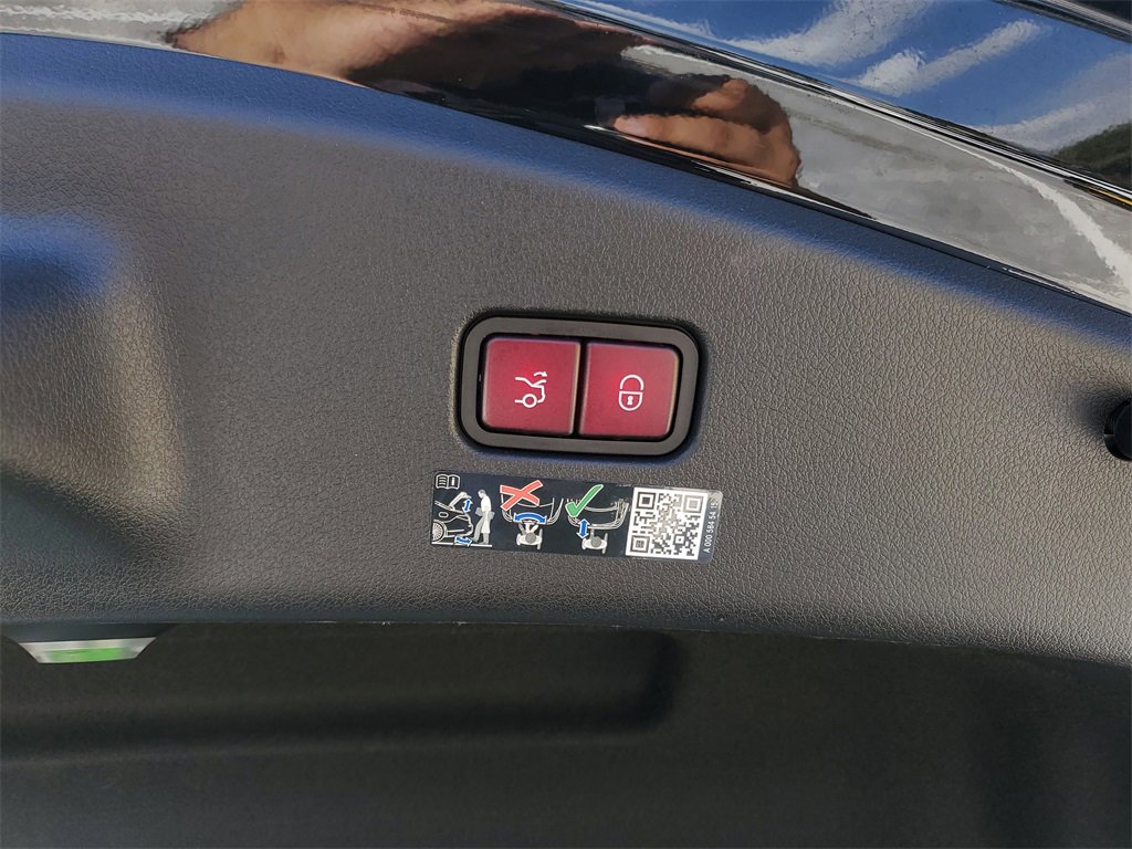 Used 2025 Mercedes-Benz CLE 300 4MATIC Coupe image 8