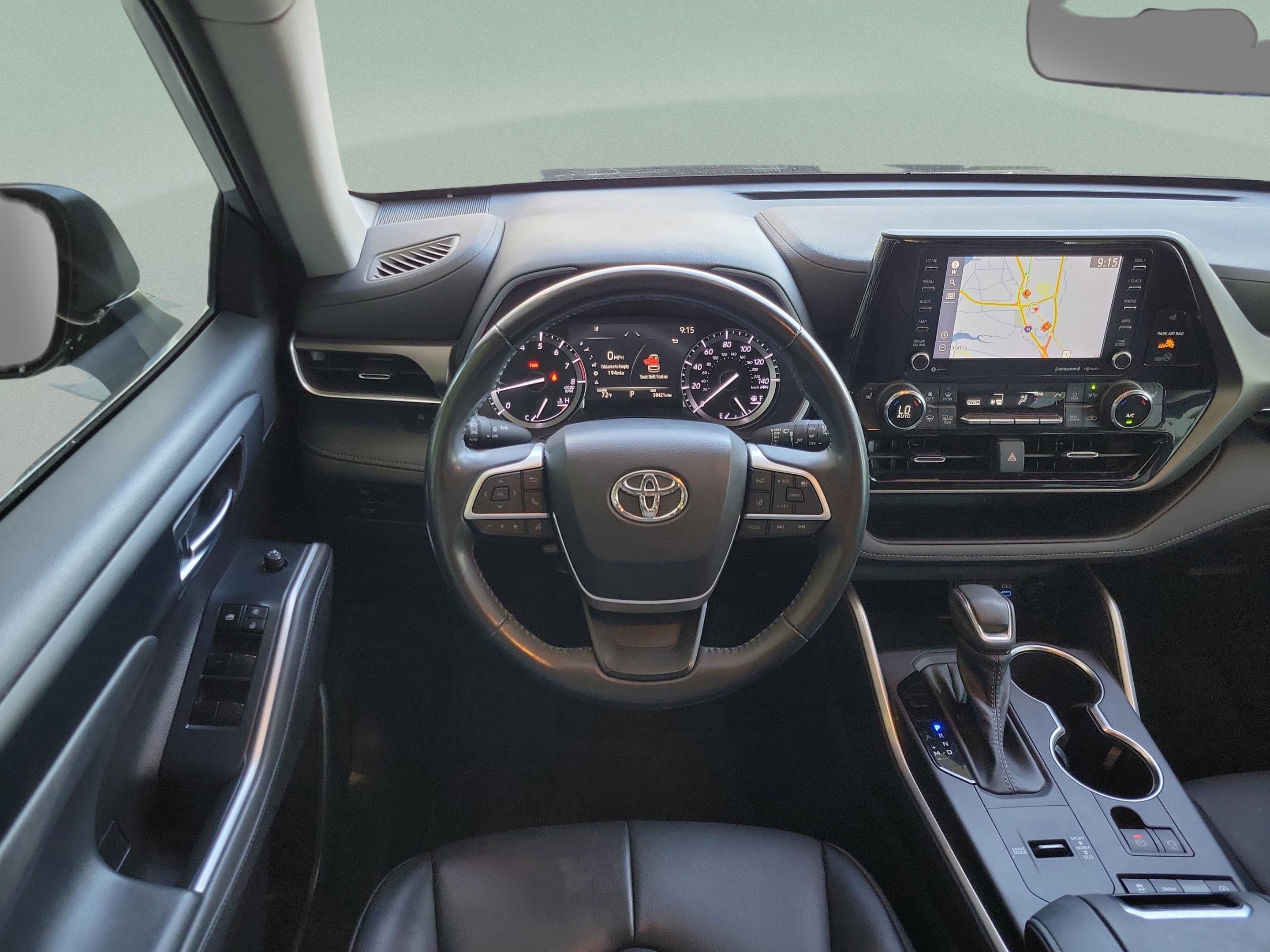 Used 2022 Toyota Highlander XLE image 26