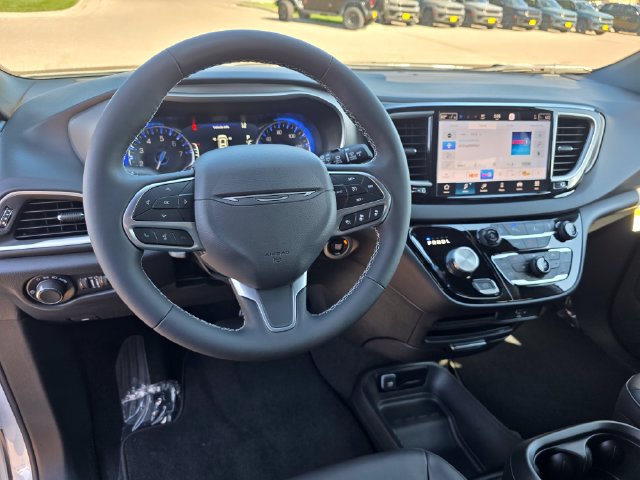 New 2027 Chrysler Pacifica LX FWD image 18