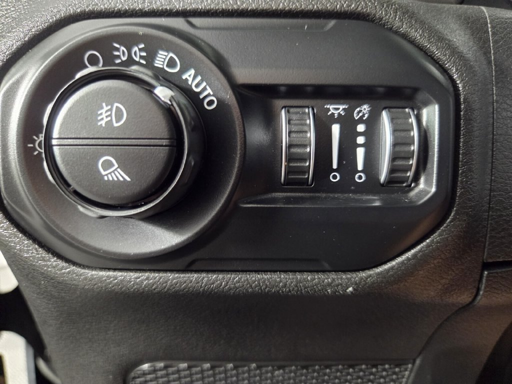 Used 2020 Jeep Gladiator Sport w/ Quick Order Package 24S AWD/4WD image 19