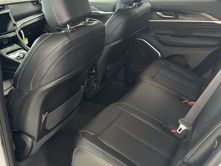 New 2026 Jeep Grand Cherokee Limited AWD/4WD image 16