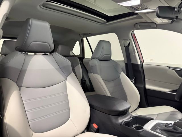 Used 2025 Toyota RAV4 XLE Premium image 30
