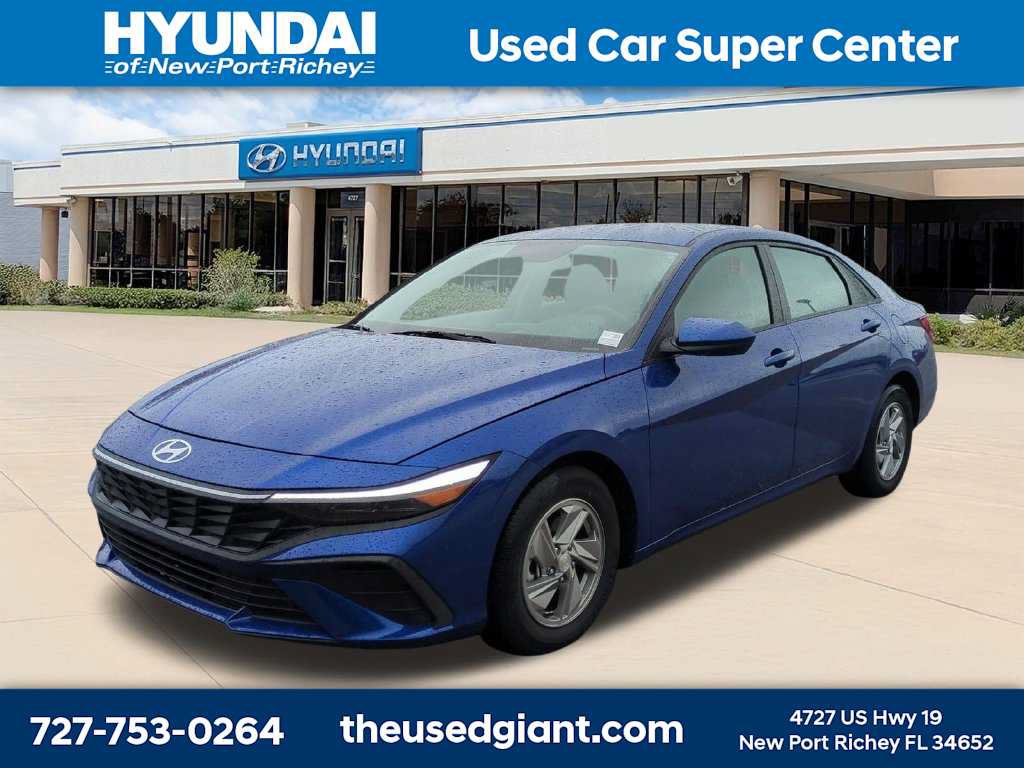 Used 2025 Hyundai Elantra SE w/ Cargo Package FWD image 1