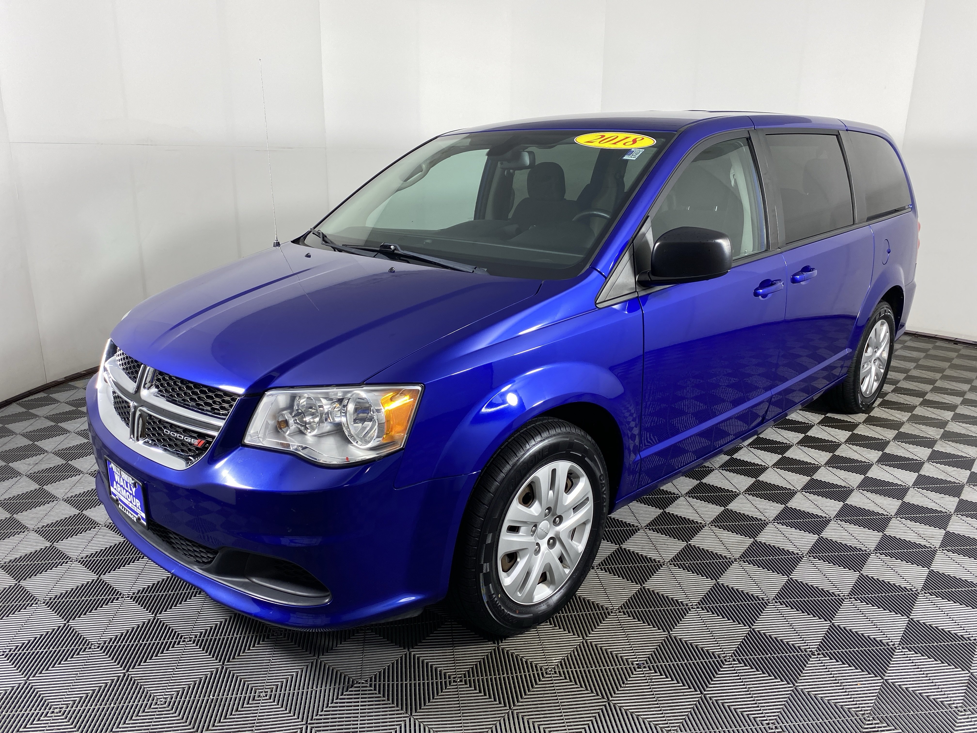 Used 2018 Dodge Grand Caravan SE w/ UConnect Hands-Free Group FWD image 9
