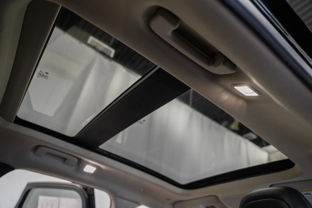 Used 2020 Ford Escape Titanium AWD/4WD image 34