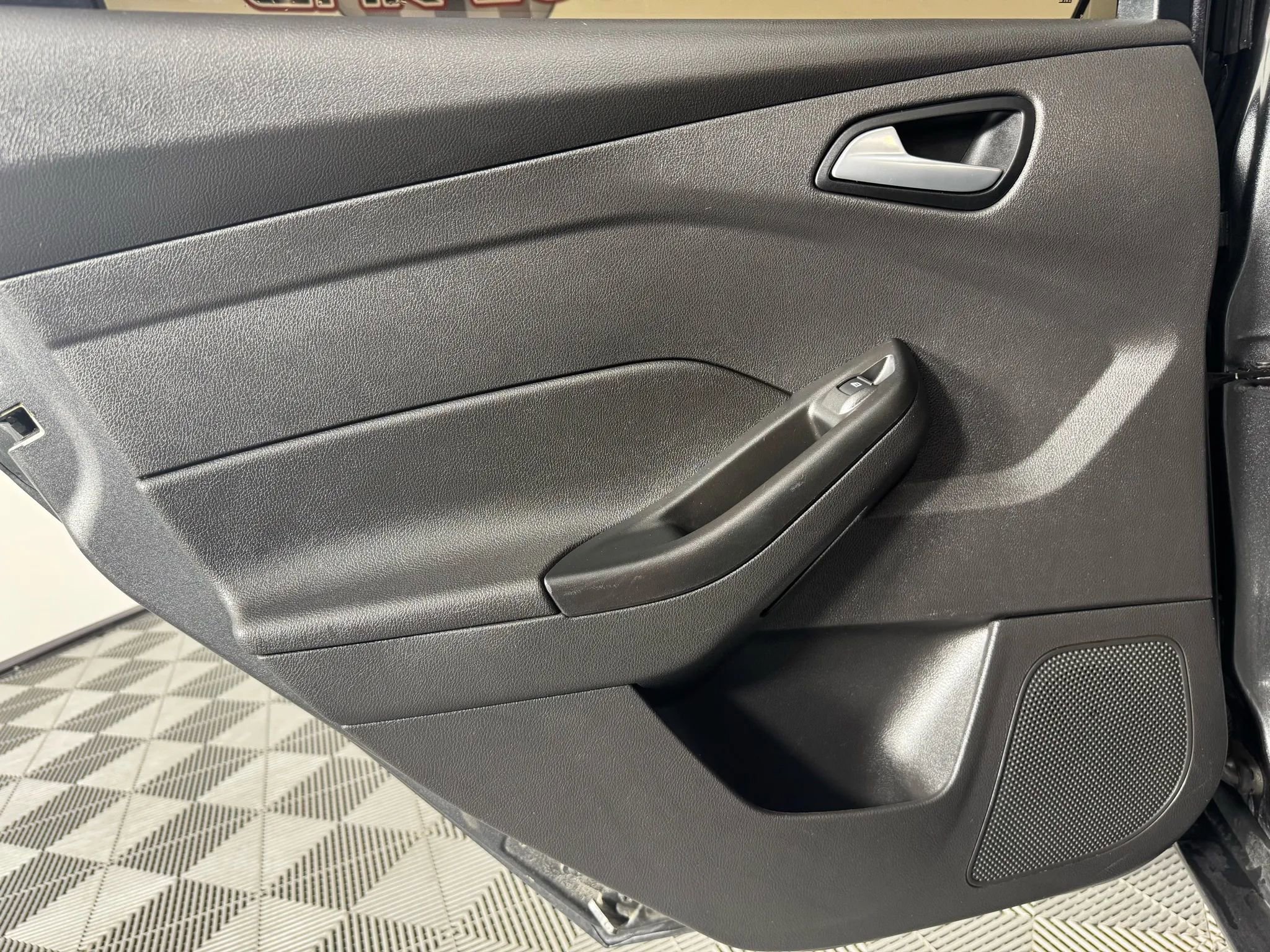 Used 2018 Ford Focus SE FWD image 37