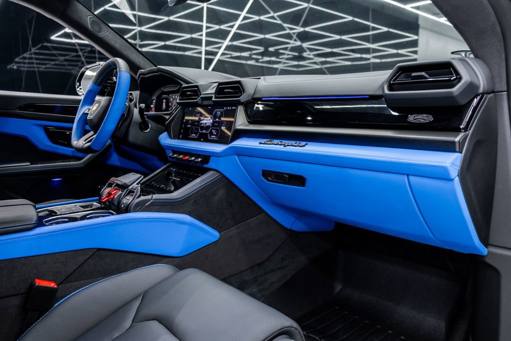 Used 2025 Lamborghini Urus SE image 34