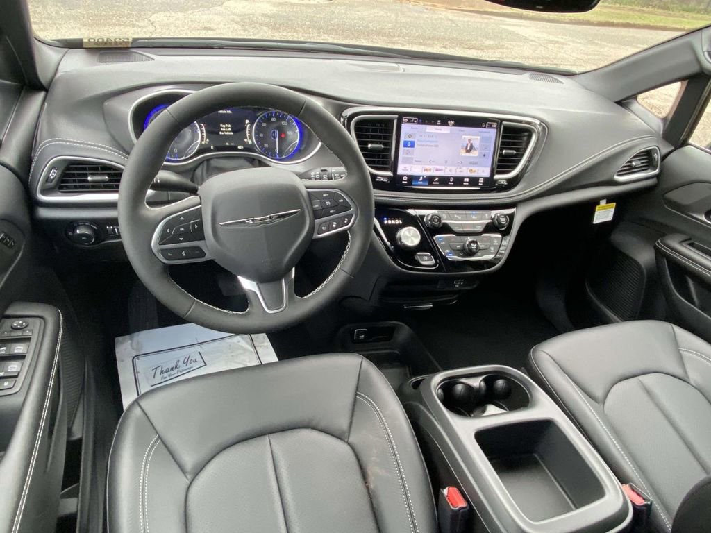 New 2026 Chrysler Pacifica Select image 35