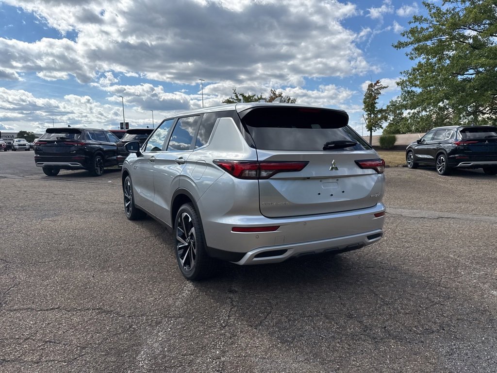 New 2025 Mitsubishi Outlander SE image 10