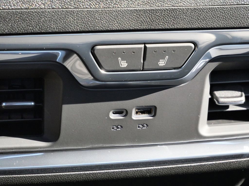 New 2026 GMC Sierra 3500 Denali w/ Denali Reserve Package image 38