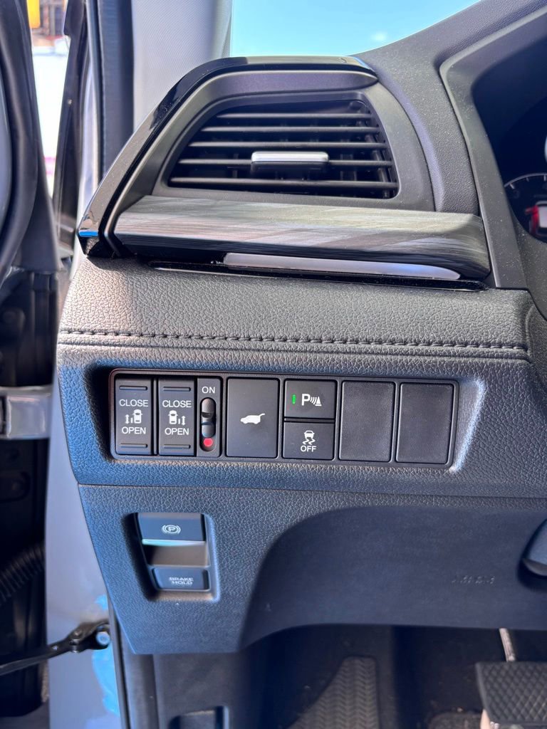 Used 2025 Honda Odyssey Elite image 27