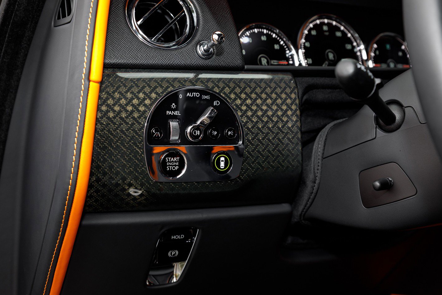 Used 2022 Rolls-Royce Cullinan Black Badge w/ Dark Exterior Package image 37