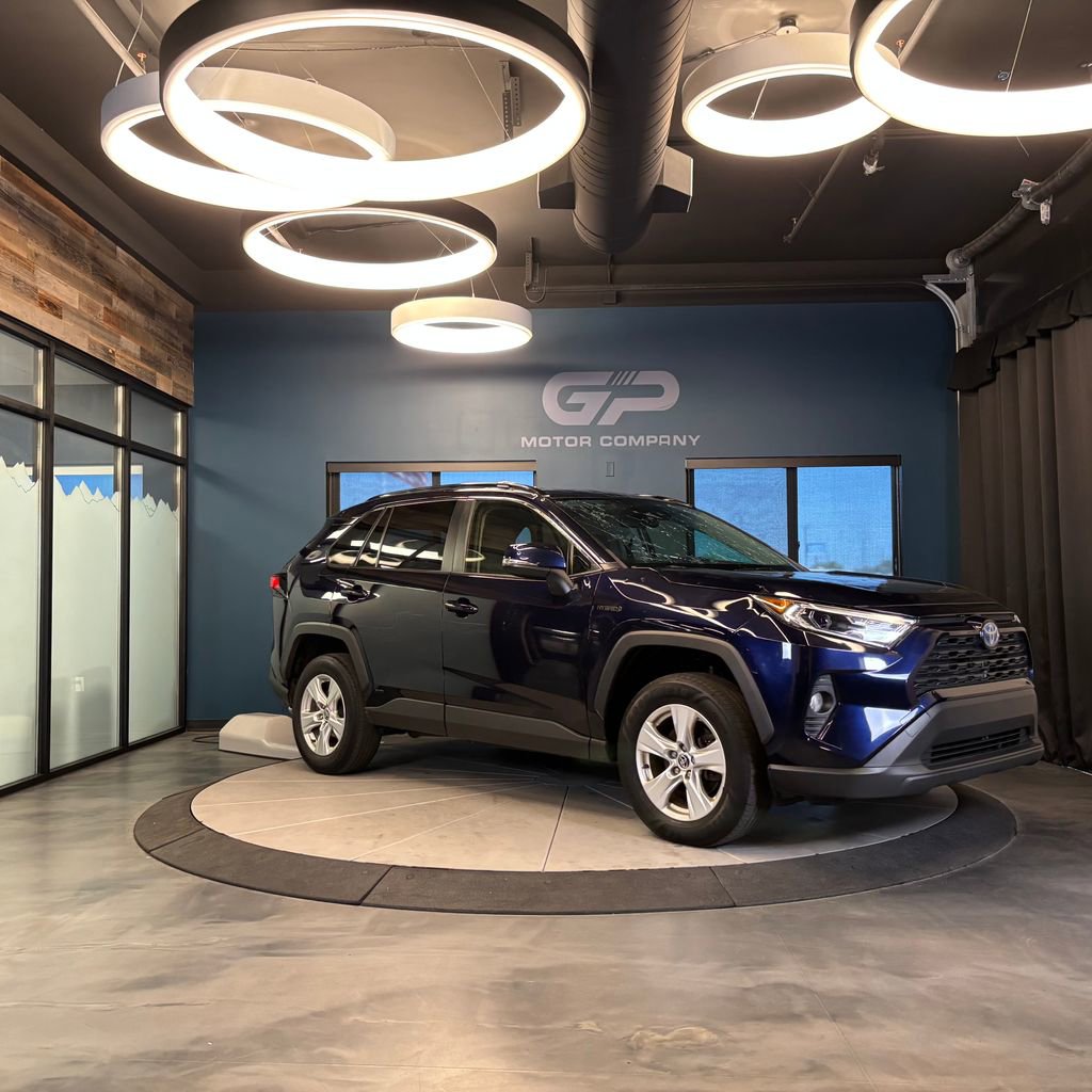Used 2020 Toyota RAV4 XLE w/ XLE Grade Weather Package AWD/4WD image 1