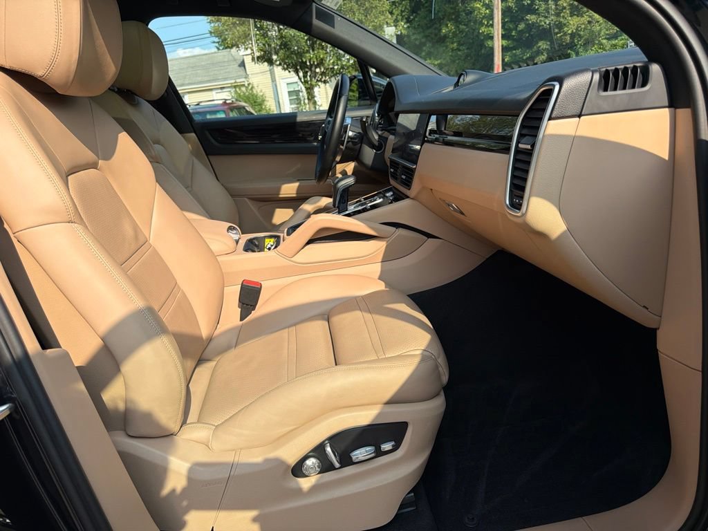 Used 2020 Porsche Cayenne AWD/4WD image 28