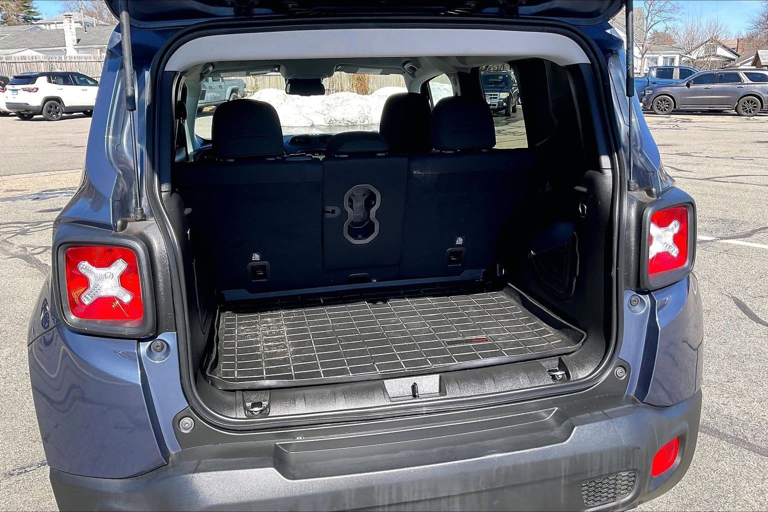 Certified 2022 Jeep Renegade Latitude w/ Convenience Group image 29