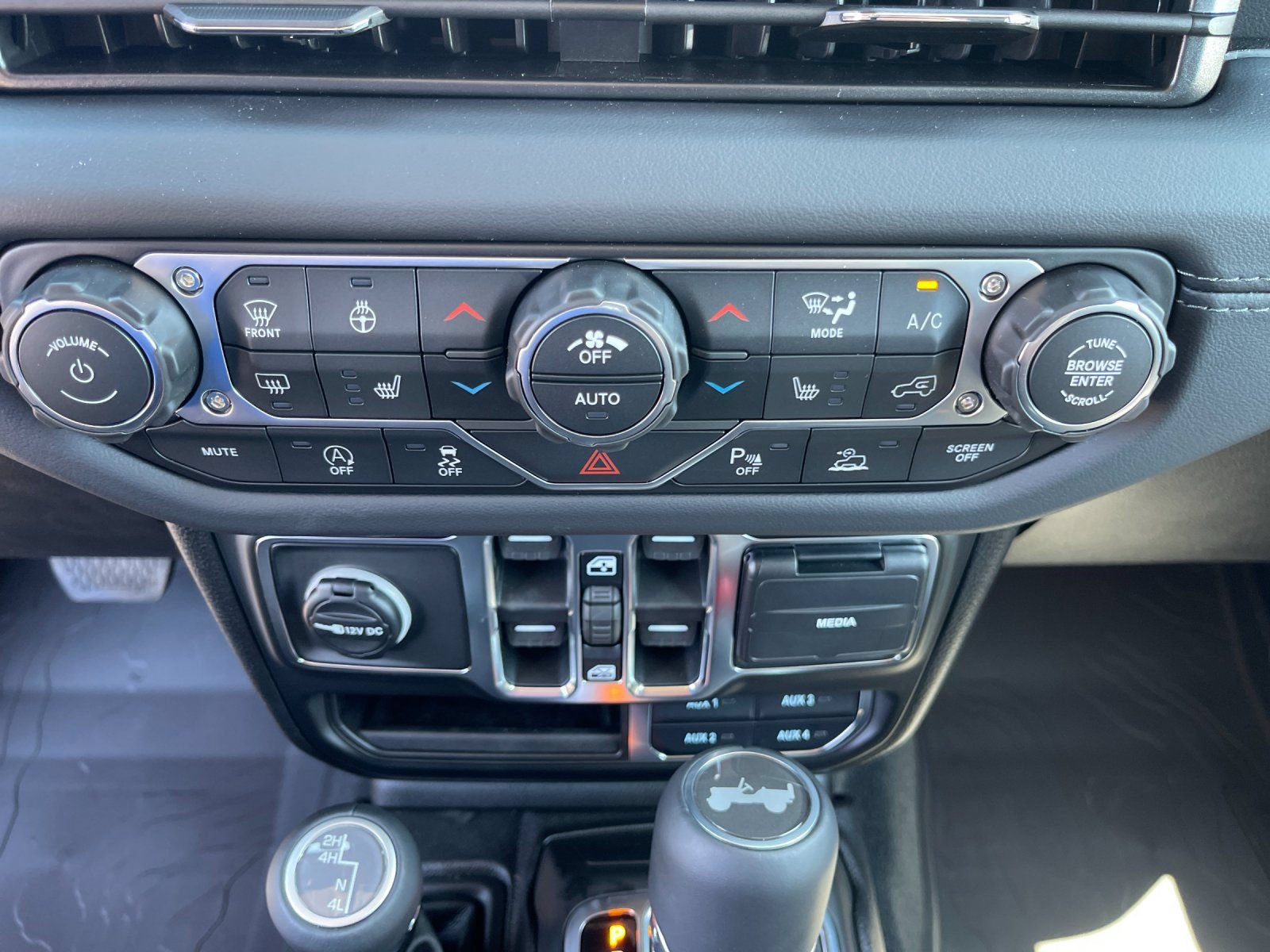 New 2026 Jeep Wrangler Unlimited Sahara AWD/4WD image 23