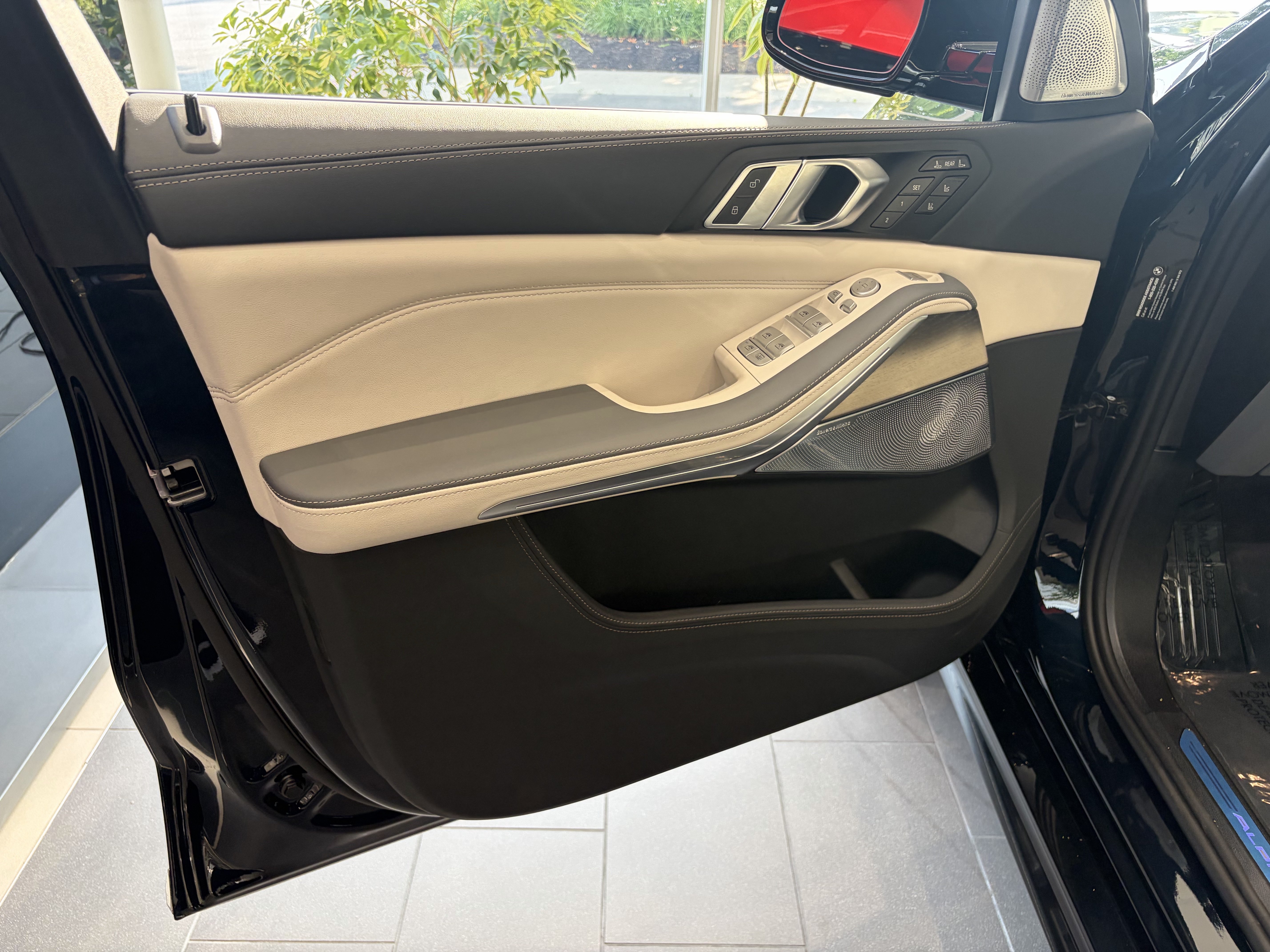 New 2026 BMW ALPINA XB7 AWD/4WD image 9