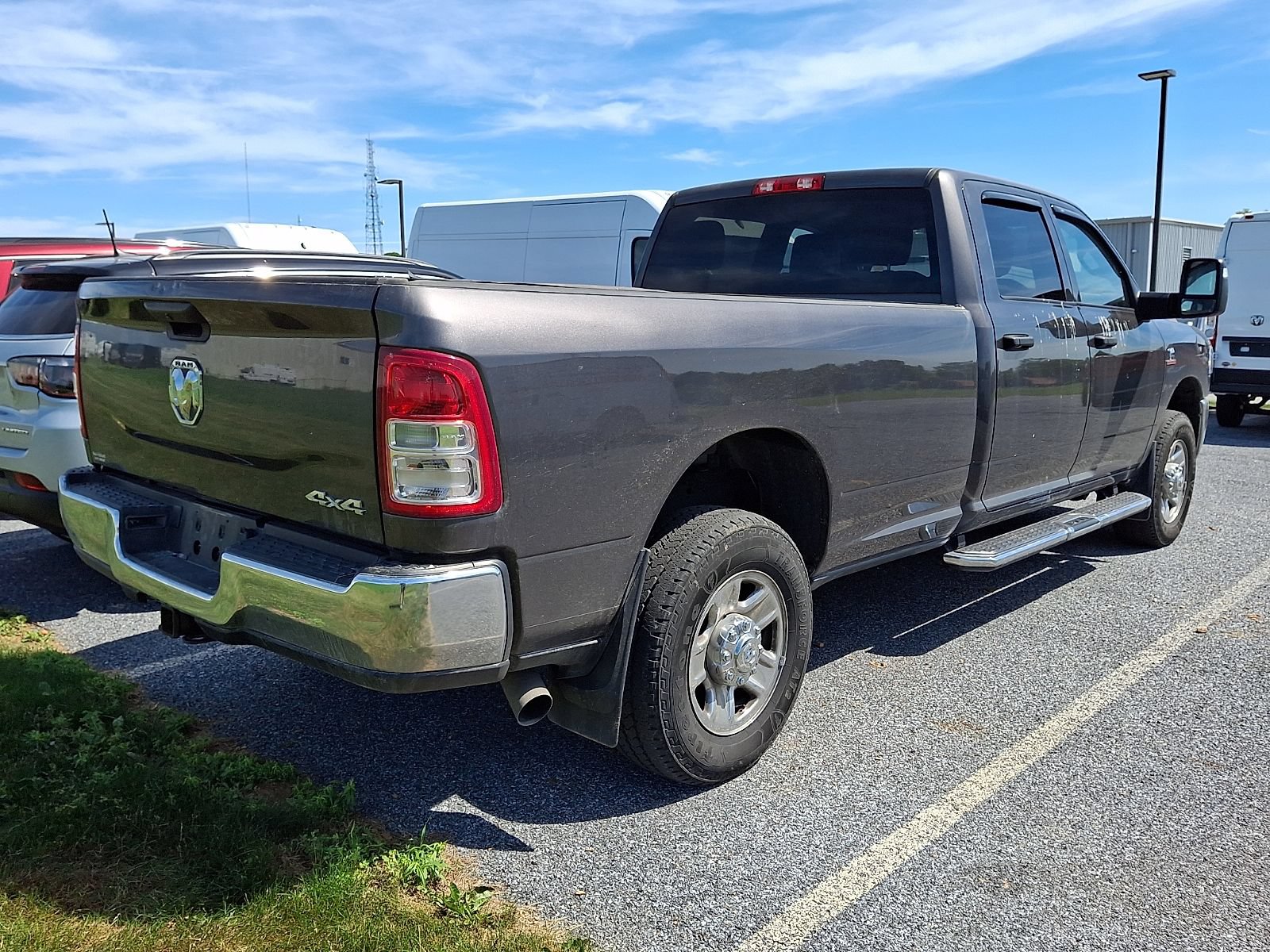 Used 2024 RAM 3500 Tradesman w/ Chrome Appearance Group AWD/4WD image 4