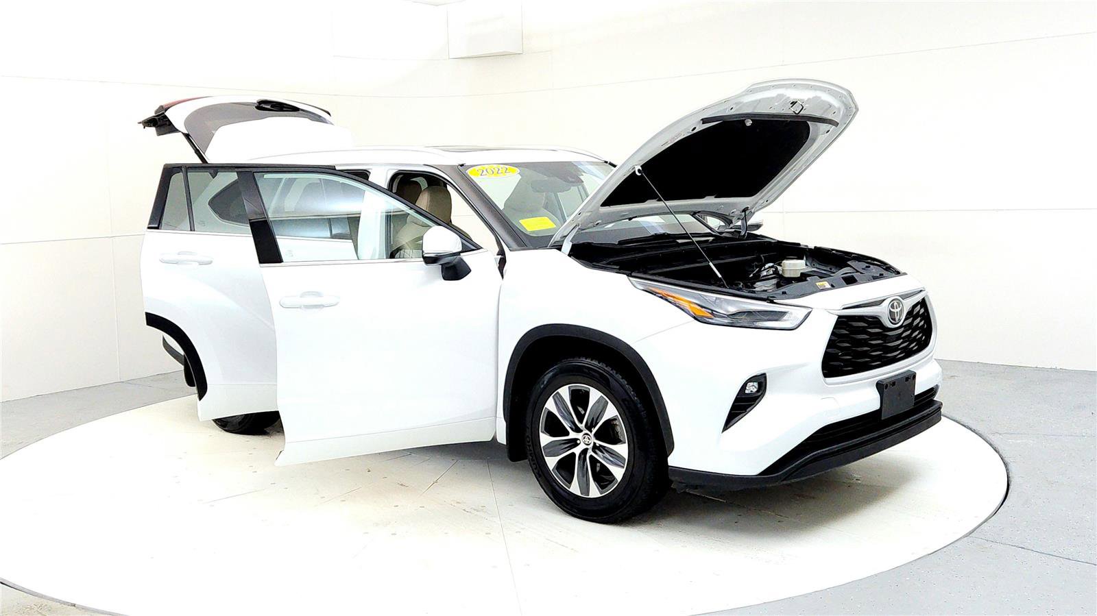 Used 2022 Toyota Highlander XLE image 12