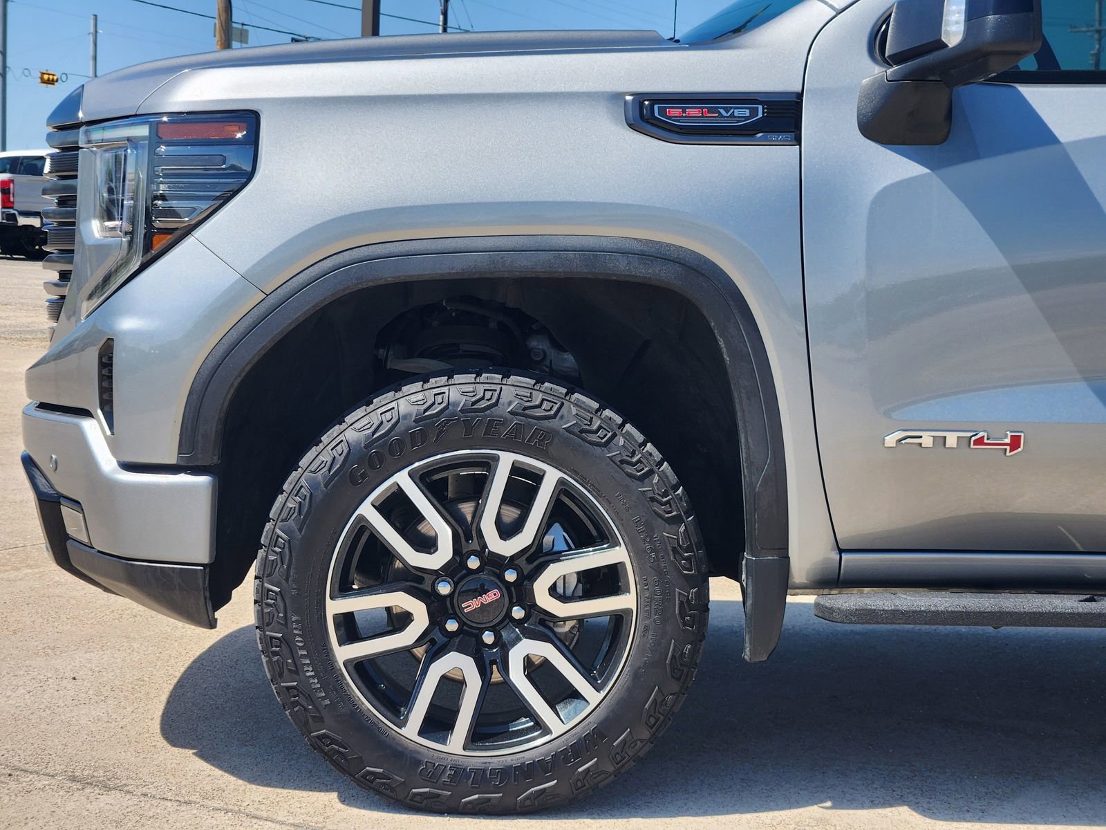 Used 2023 GMC Sierra 1500 AT4 w/ AT4 Premium Package image 9